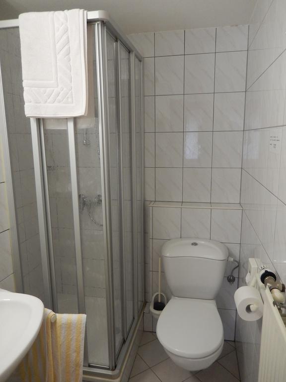 Hotel Zum Burghof Schoenberg Habitación foto