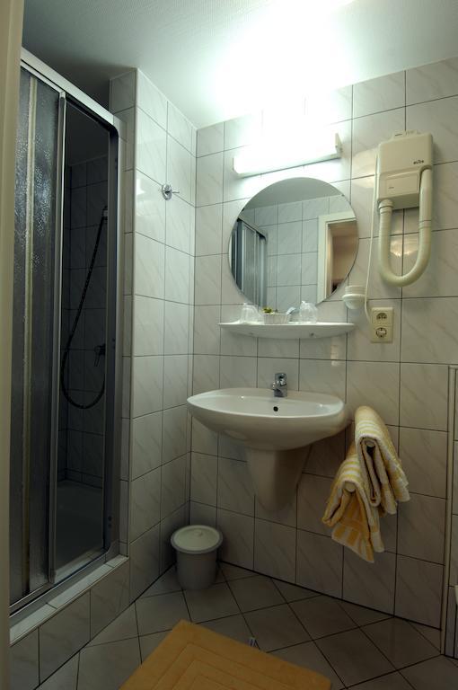 Hotel Zum Burghof Schoenberg Habitación foto