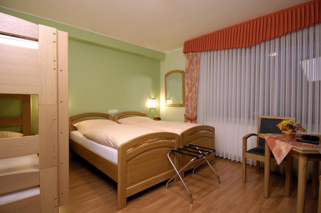 Hotel Zum Burghof Schoenberg Habitación foto
